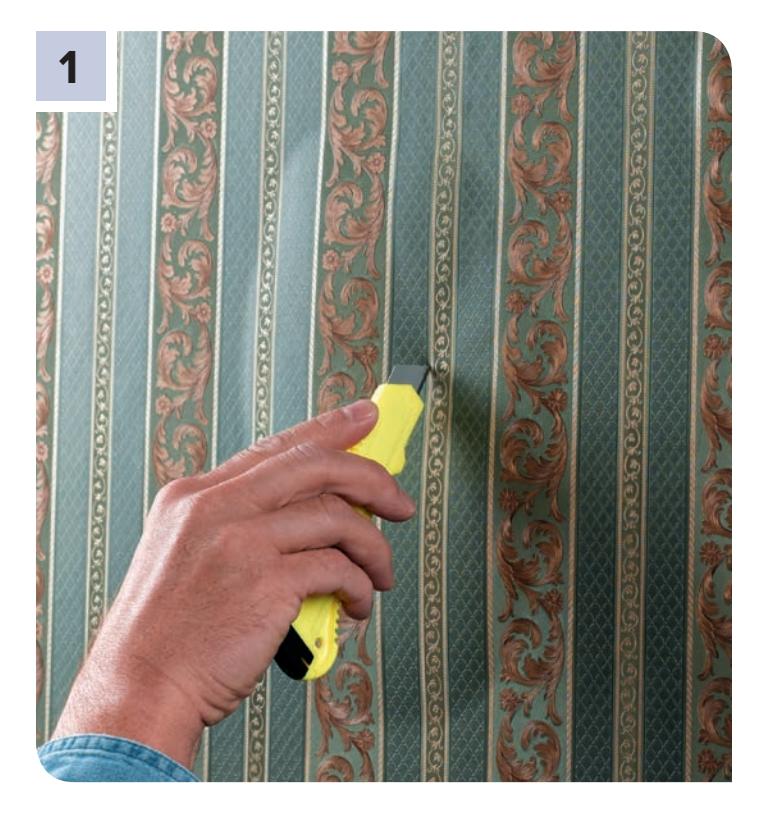 Cutting a slit in a wallcovering bubble