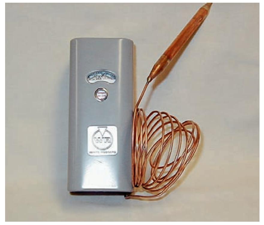 Heating and cooling thermostat